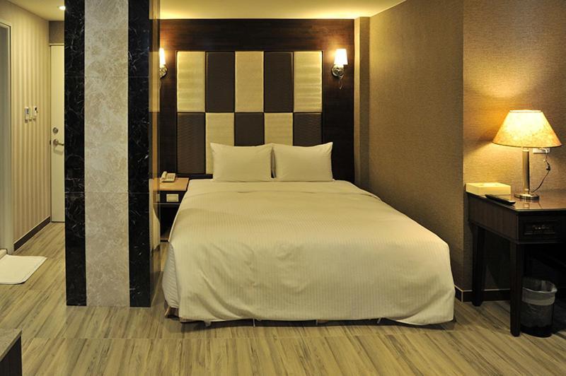 Maple Hotel Second Branch Tainan Exterior foto